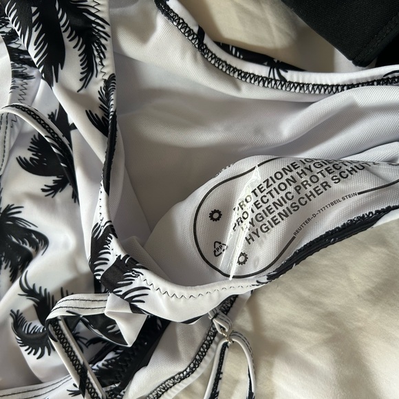 Two-Piece High Waist Ruffle Bikini Set - Picture 6 of 9